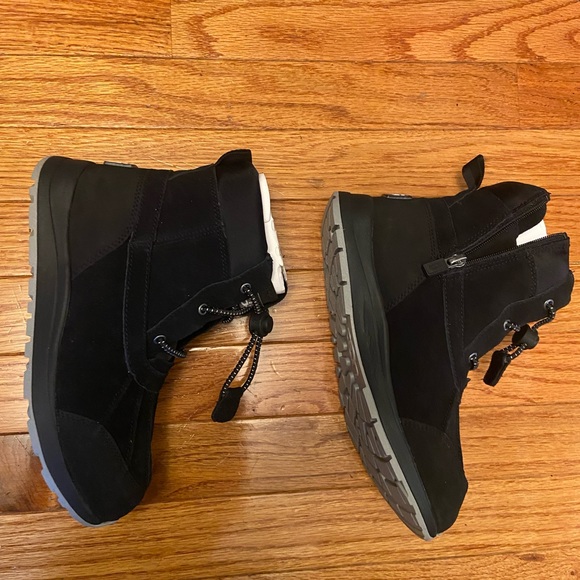 Ugh Turlock Waterproof Snow Boot - Picture 8 of 12